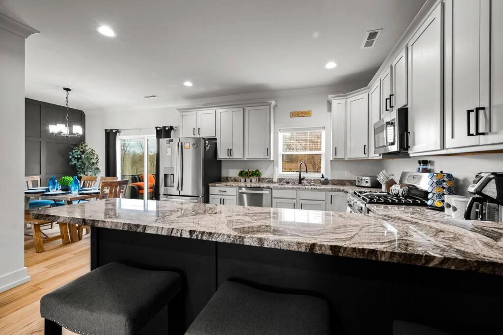 *Dog Friendly*Modern Home-Minutes To Dollywood, Gatlinburg, Smoky Mountains & Pigeon Forge! Экстерьер фото