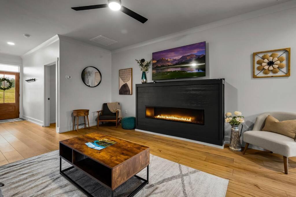 *Dog Friendly*Modern Home-Minutes To Dollywood, Gatlinburg, Smoky Mountains & Pigeon Forge! Экстерьер фото